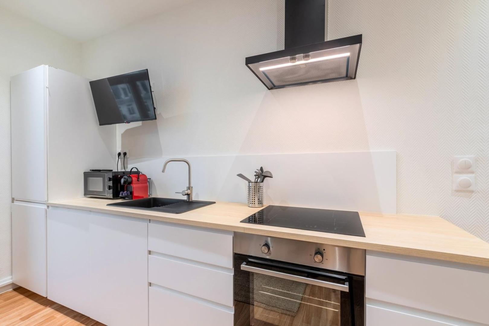For 4 In Front Of Flandres Station Apartamento Lila